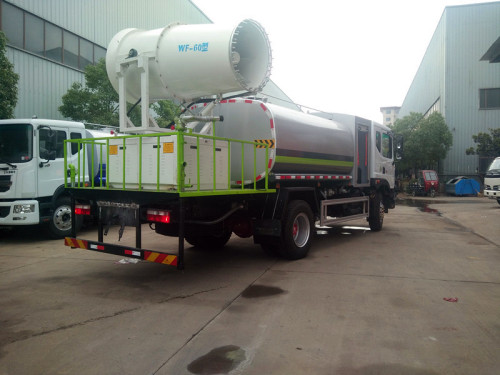 東風(fēng)灑水車 東風(fēng)灑水車