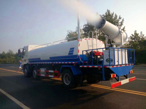 東風(fēng)柳氣前四后四灑水噴霧車 東風(fēng)柳氣前四后四灑水噴霧車