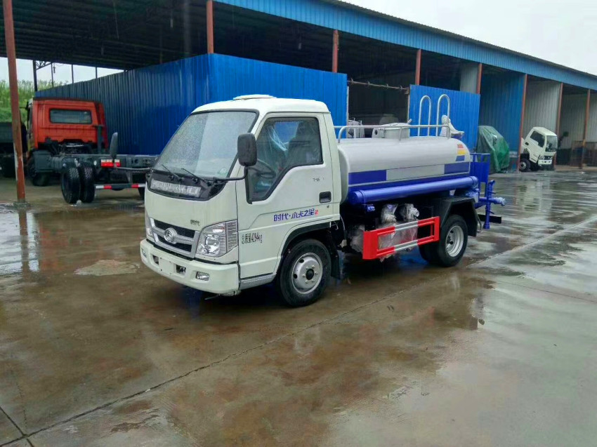 �����О�ˮ܇�N�ۣ������О�ˮ܇�S��ֱ�N���������F(tu��n)