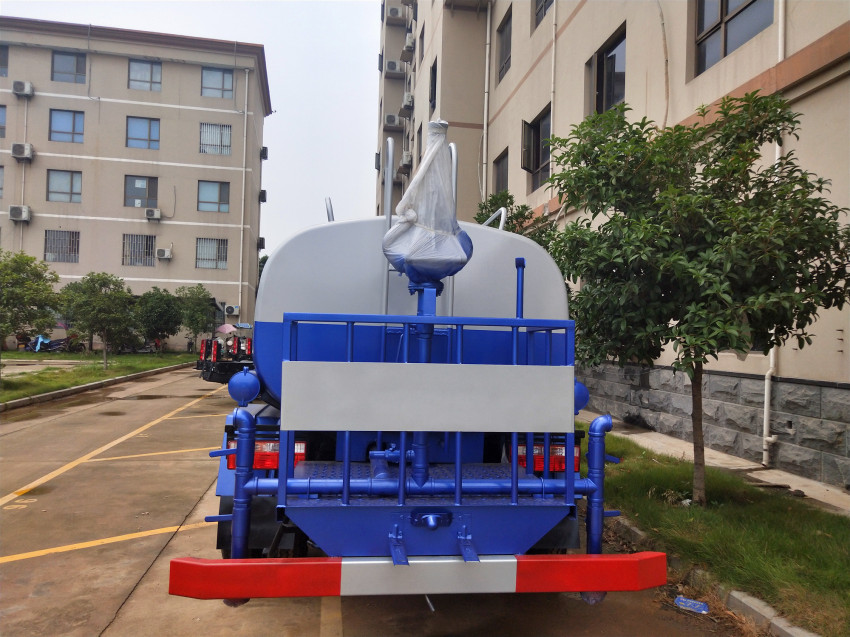 程力灑水車生產(chǎn)廠家 程力灑水車生產(chǎn)廠家