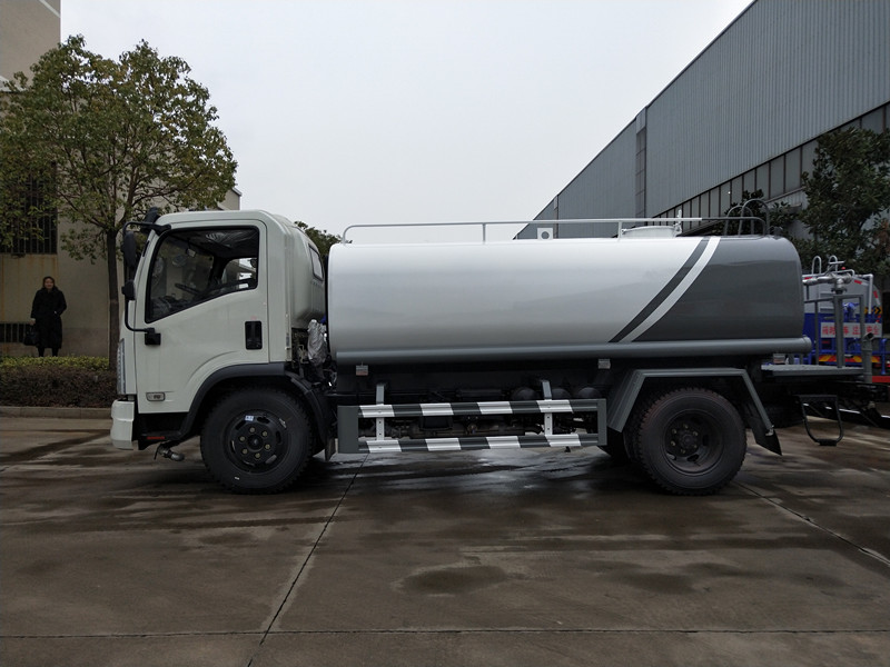東風(fēng)10噸灑水車(chē) 東風(fēng)10噸灑水車(chē)
