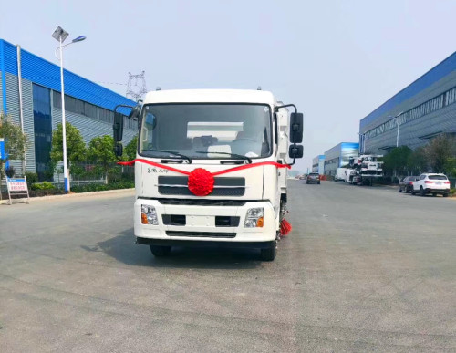 東風(fēng)天錦掃路車 東風(fēng)天錦掃路車