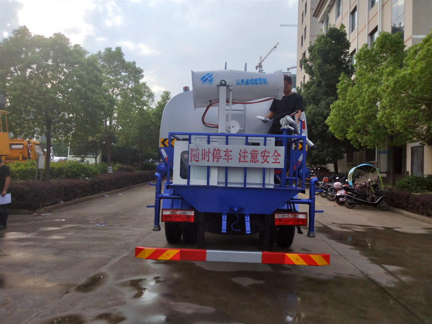 霧泡灑水車廠家 霧泡灑水車廠家