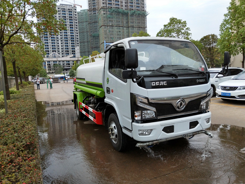 東風(fēng)小多利卡5噸灑水車 東風(fēng)小多利卡5噸灑水車