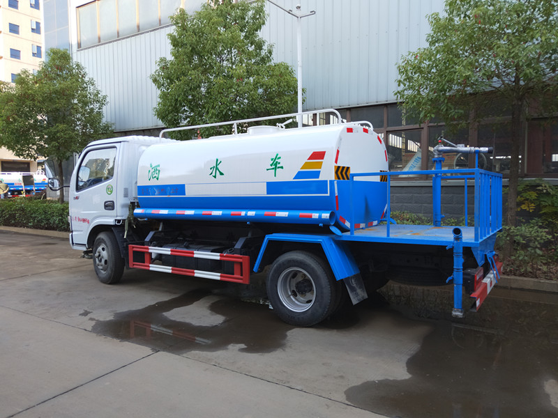 東風(fēng)多利卡D6國(guó)五5噸5方8噸灑水車(chē) 東風(fēng)多利卡D6國(guó)五5噸5方8噸灑水車(chē)