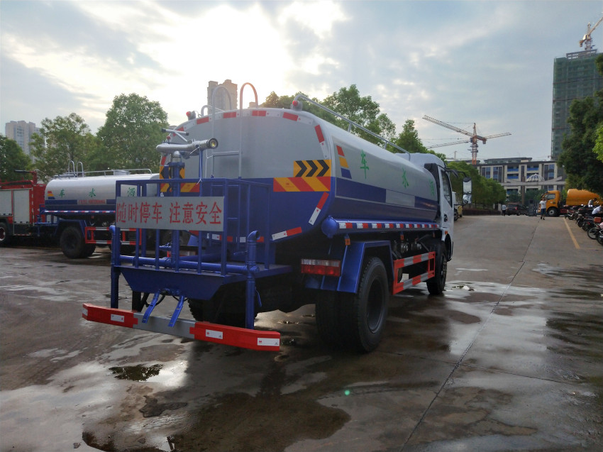 程力灑水車(chē)-灑水車(chē)-程力灑水車(chē)多少錢(qián)一臺(tái)-湖北程力集團(tuán) 程力灑水車(chē)-灑水車(chē)-程力灑水車(chē)多少錢(qián)一臺(tái)-湖北程力集團(tuán)