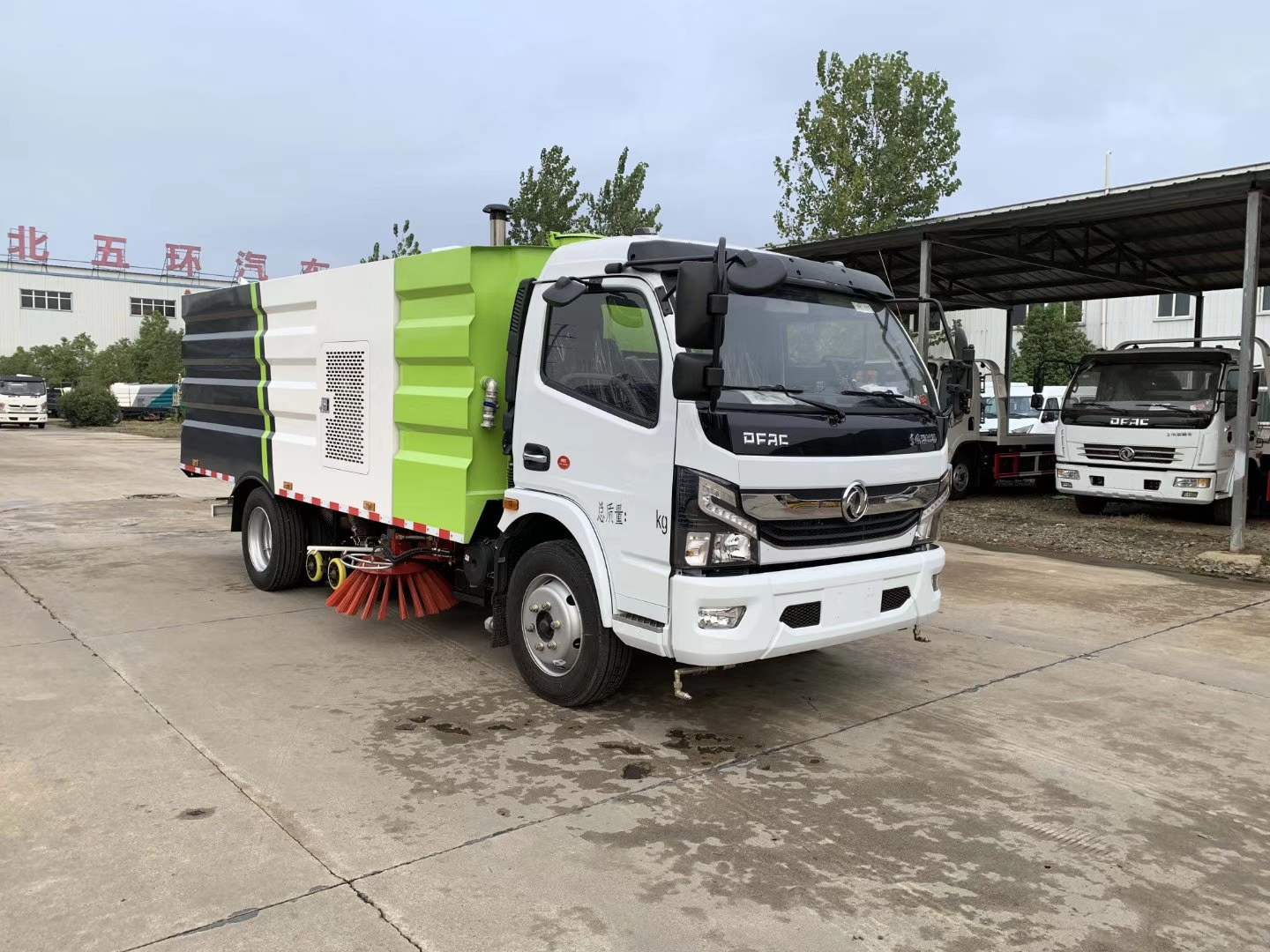 東風(fēng)途逸國(guó)六小型掃路車道路清掃車 東風(fēng)途逸國(guó)六小型掃路車道路清掃車