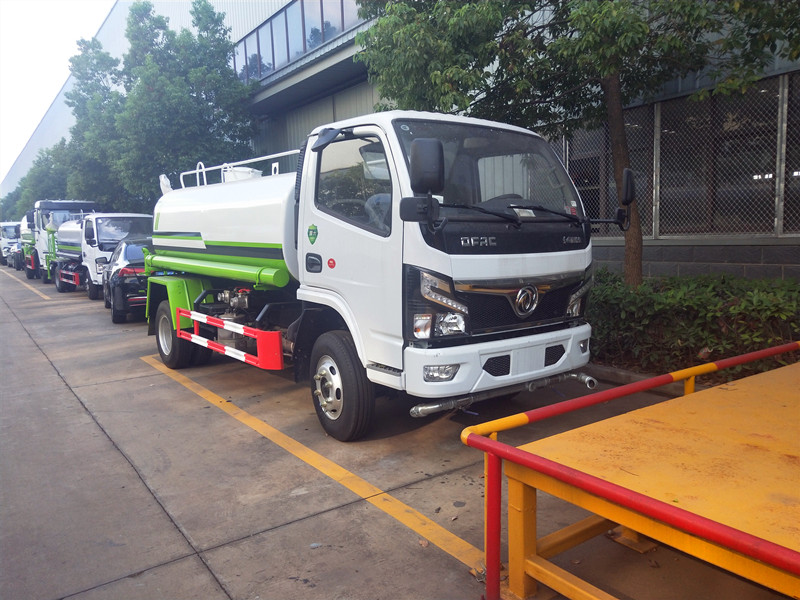 國(guó)五東風(fēng)多利卡5噸灑水車 園林灑水車廠家圖片 國(guó)五東風(fēng)多利卡5噸灑水車 園林灑水車廠家圖片