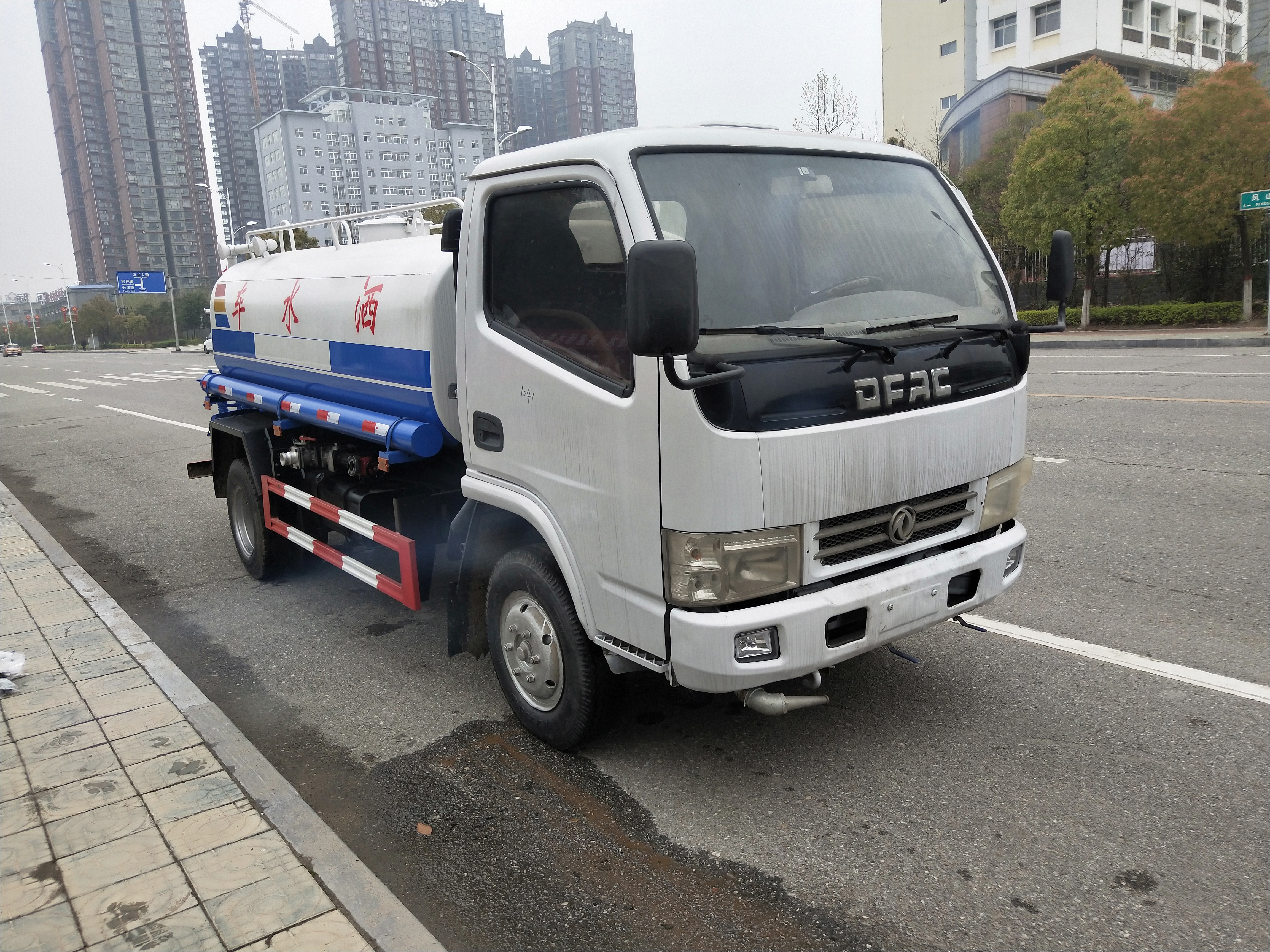 程力東風(fēng)多利卡灑水車圖片/價格/配置/參數(shù) 程力東風(fēng)多利卡灑水車圖片/價格/配置/參數(shù)