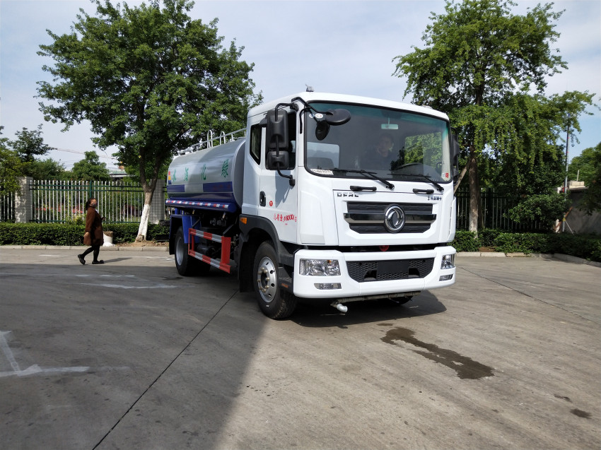 園林綠化灑水車(chē)多少錢(qián)|灑水車(chē)廠家報(bào)價(jià)直銷(xiāo)_配置_圖片 園林綠化灑水車(chē)多少錢(qián)|灑水車(chē)廠家報(bào)價(jià)直銷(xiāo)_配置_圖片