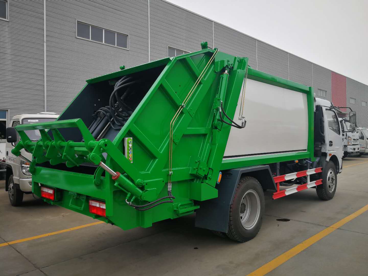 �|�L(f��ng)����8�����s����܇(ch��)�DƬ-�|�L(f��ng)���s����܇(ch��)�S�҈�(b��o)�r(ji��)-����ӯͨ