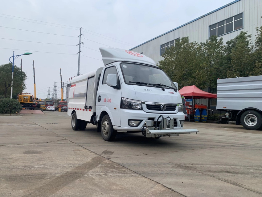 東風(fēng)小型高壓清洗車-東風(fēng)小型人行道灑水車 東風(fēng)小型高壓清洗車-東風(fēng)小型人行道灑水車