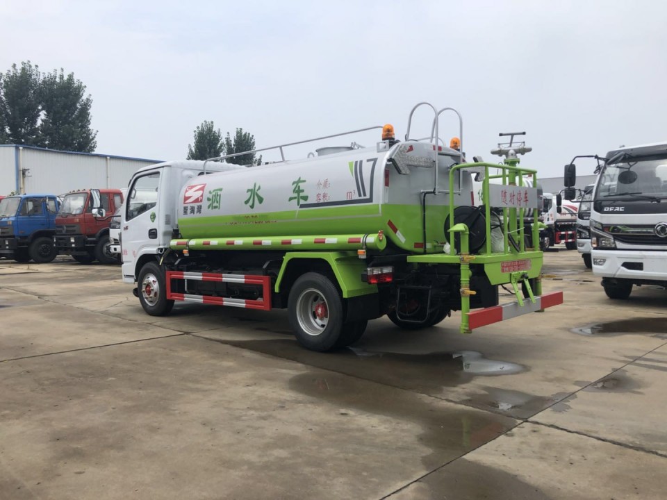 5立方藍(lán)牌灑水車 5立方藍(lán)牌灑水車