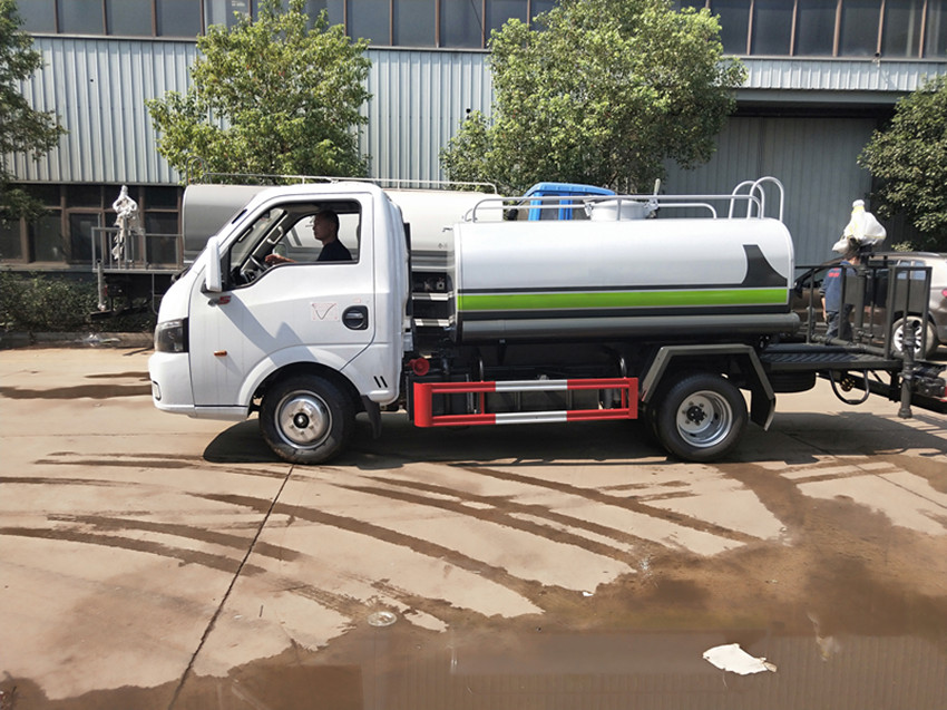 小型灑水車(chē) 小型灑水車(chē)