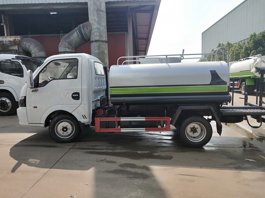 小型灑水車(chē) 小型灑水車(chē)