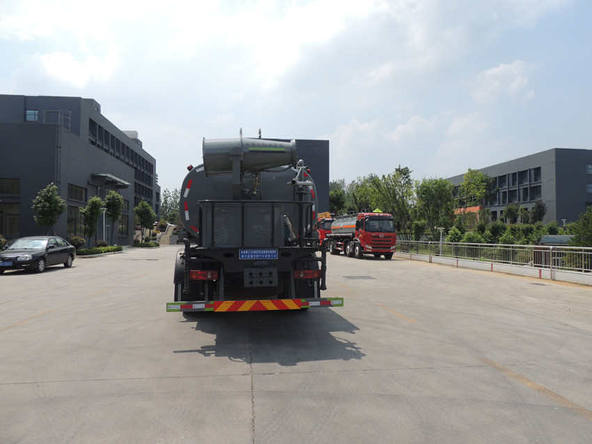 12方灑水車 12方灑水車