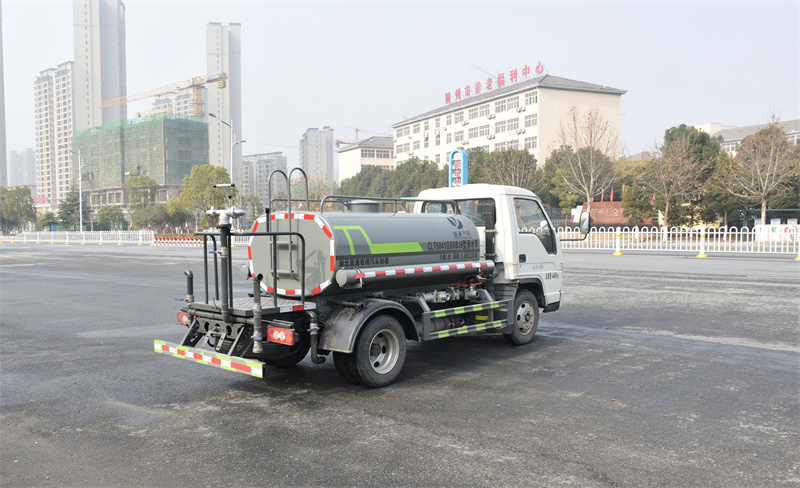 工地專(zhuān)用小型灑水車(chē) 工地專(zhuān)用小型灑水車(chē)
