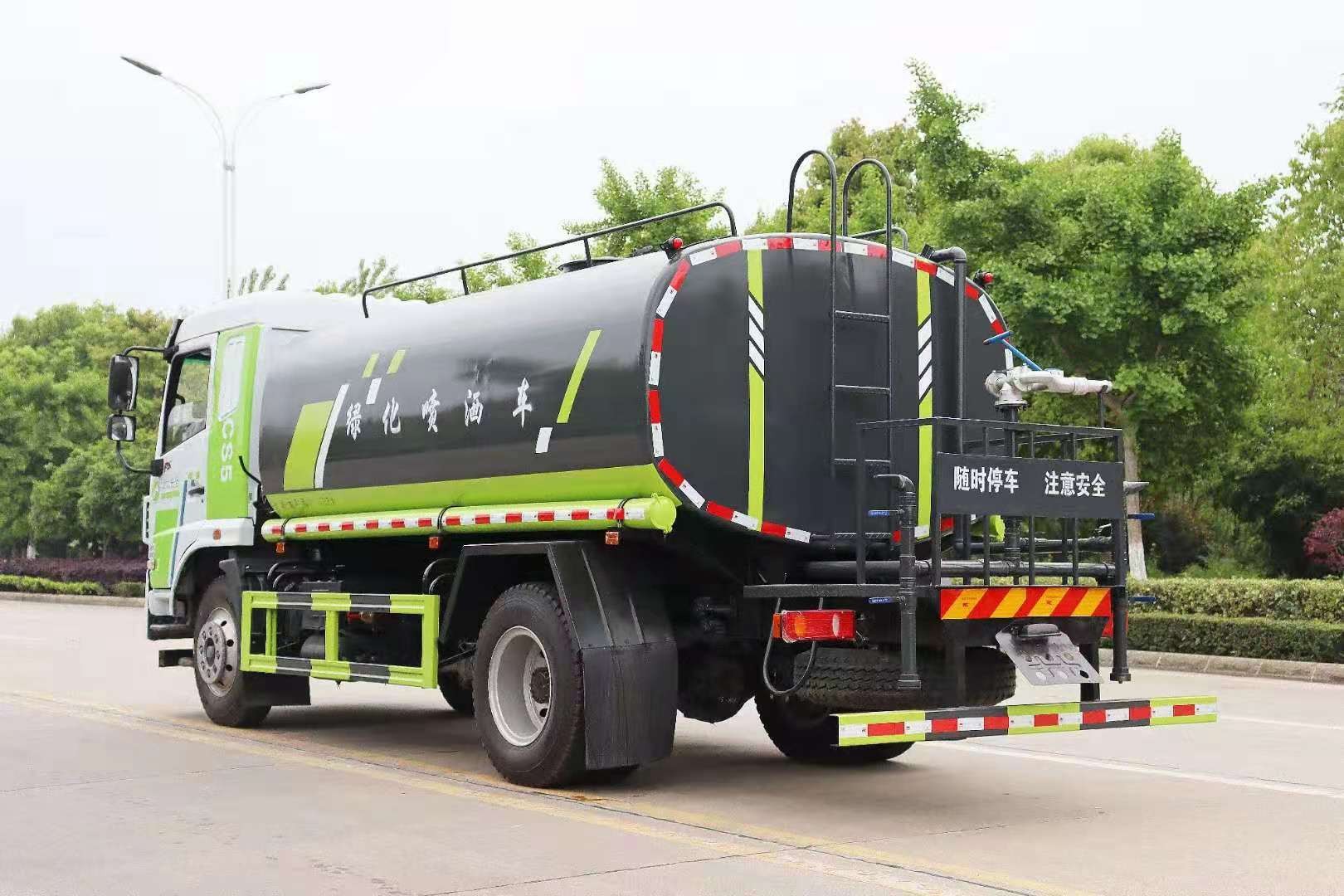 東風(fēng)華神12噸灑水車(chē)