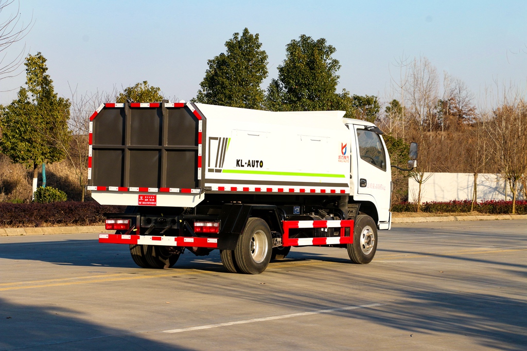 東風(fēng)小福瑞卡廂式垃圾車