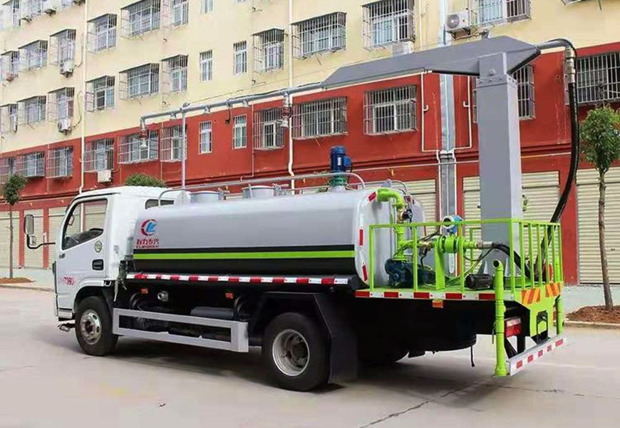 東風(fēng)小多利卡5方鐵路抑塵車后方展示圖